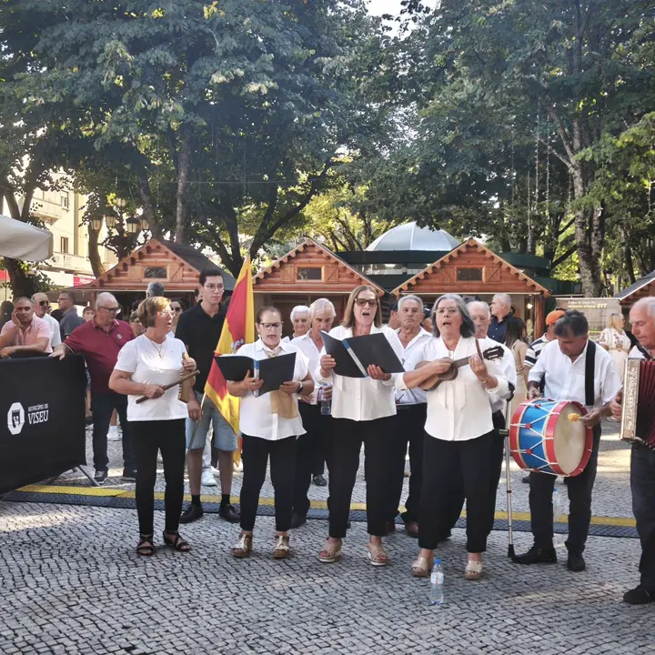 Grupo de Cantares a atuar